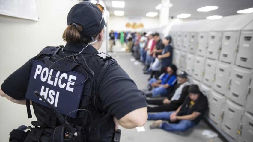 Arrestan a 680 inmigrantes en Misisipi en la mayor redada de la última década en EE.UU.