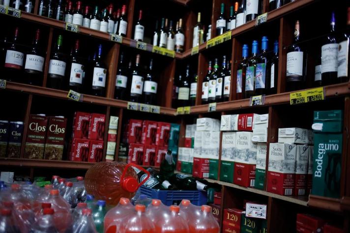 Con clientes incógnitos: Las Condes inicia fiscalización a venta de alcohol