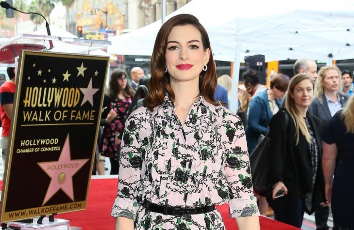 Anne Hathaway presume su segundo embarazo con infartante vestido en la alfombra roja