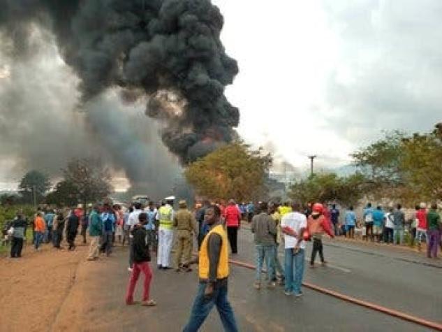 [VIDEO] Al menos 60 muertos en la explosión de un camión cisterna en Tanzania