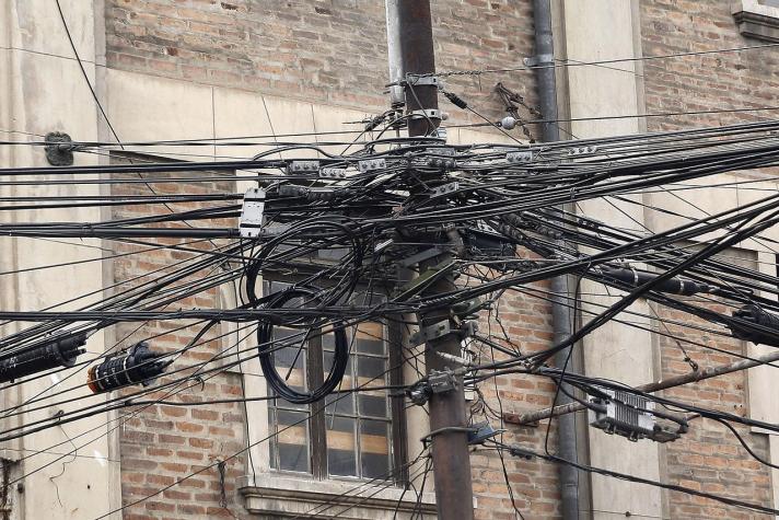 Gobierno promulga la ley para el retiro de cables en desuso a lo largo del país