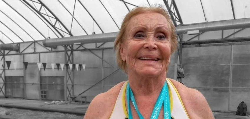Nadadora chilena de 84 años Eliana Busch obtiene plata en Mundial y rompe récord sudamericano