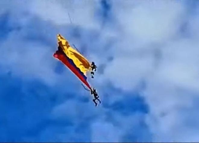 [VIDEO] Se cortó la cuerda: militares colombianos mueren durante exhibición en helicóptero
