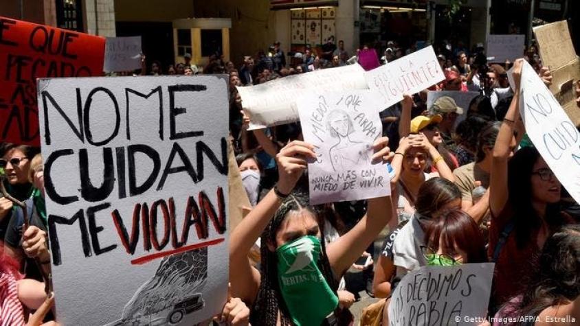 Mujeres protestan en Ciudad de México por menores violadas por la policía
