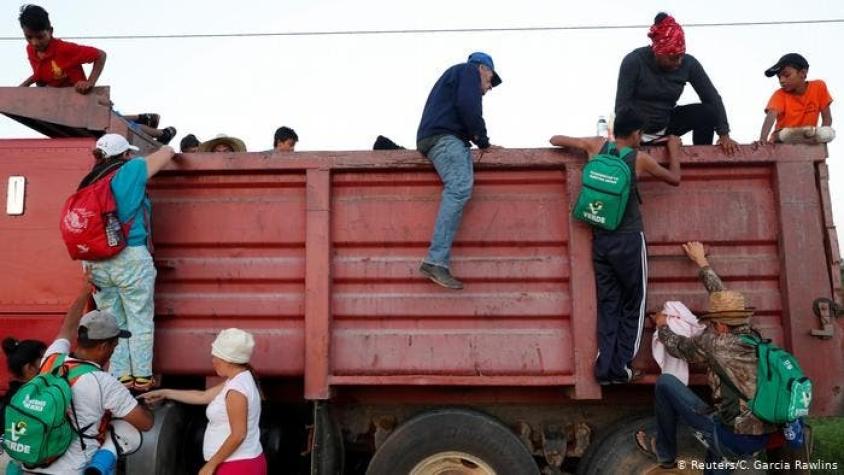 Policía mexicana rescata a más de 140 migrantes hacinados en un camión