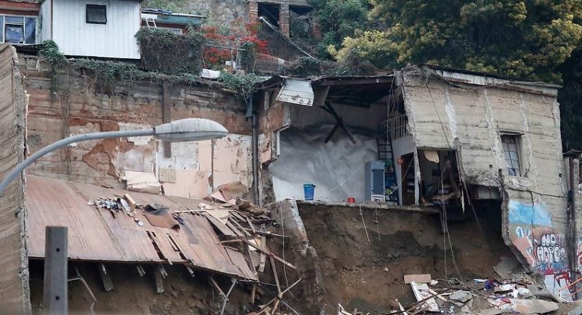 [VIDEO] Identifican a dos de los muertos en derrumbe en Valparaíso
