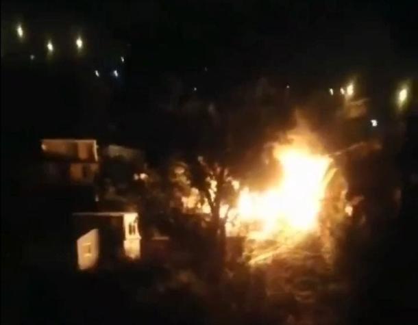 Dos viviendas afectadas por un incendio en Valparaíso dejan un muerto en el Cerro Alegre
