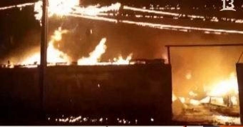 [VIDEO] Incendio en San Joaquín deja un fallecido y dos bomberos lesionados