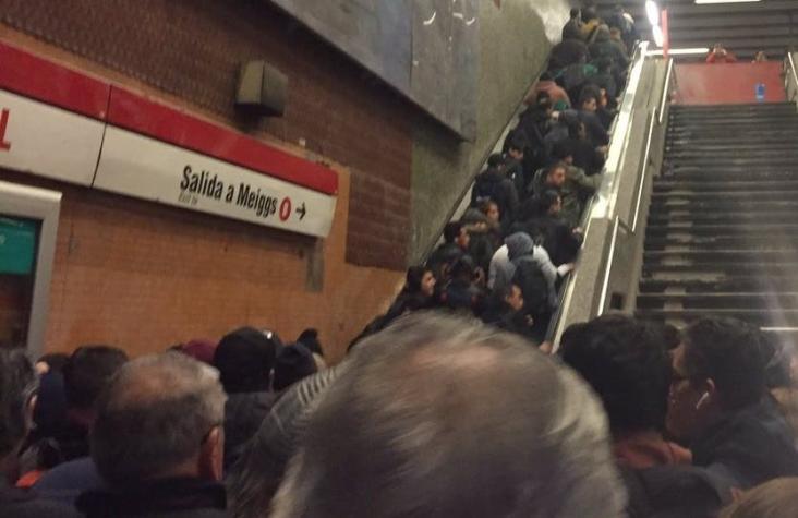 [FOTOS] Los registros del "inconveniente técnico" que tiene al Metro funcionando con interrupciones