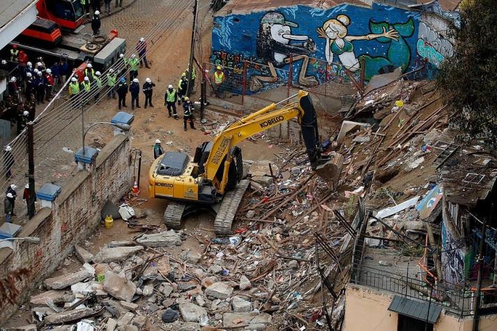 Intendente de Valparaíso descarta más víctimas fatales tras derrumbe en Cerro Bellavista