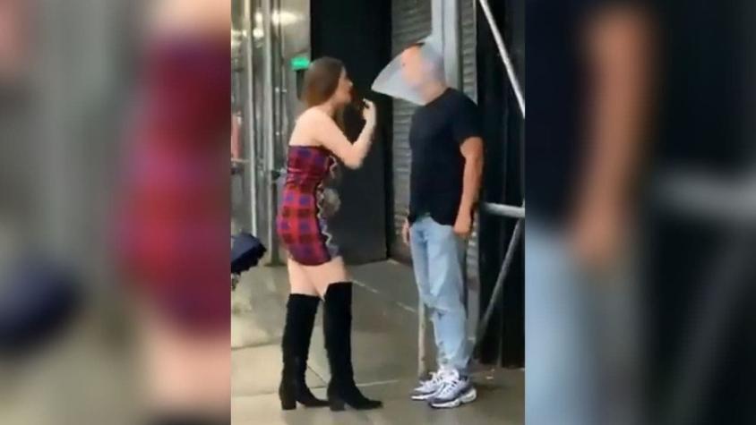 [VIDEO] Mujer colocó el "cono de la vergüenza" a su pareja para que no mirara a otras mujeres