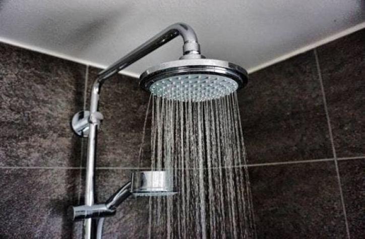 Uno lleva 15 años sin tomar una ducha: El extraño llamado a no bañarse del "movimiento antijabón"