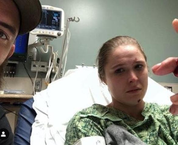 Casi pierde un dedo: Ronda Rousey sufre accidente y la imagen genera impacto en redes sociales