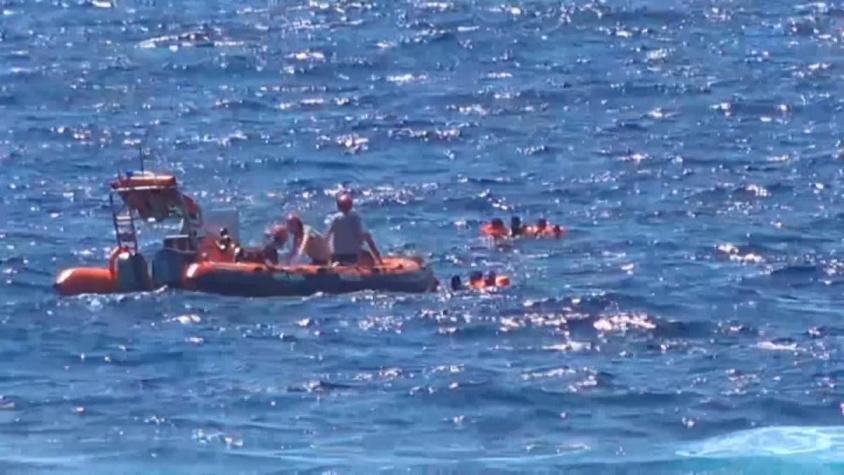 [VIDEO] Fin de una odisea: Migrantes rescatados por Ong en el Mediterráneo llegan a tierra