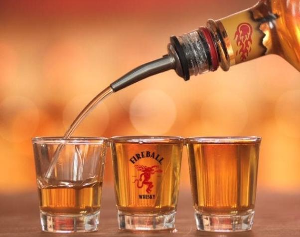 ¿Dónde celebrarás el "Día del Shot"?: Revisa los bares que venderán el trago a solo mil pesos
