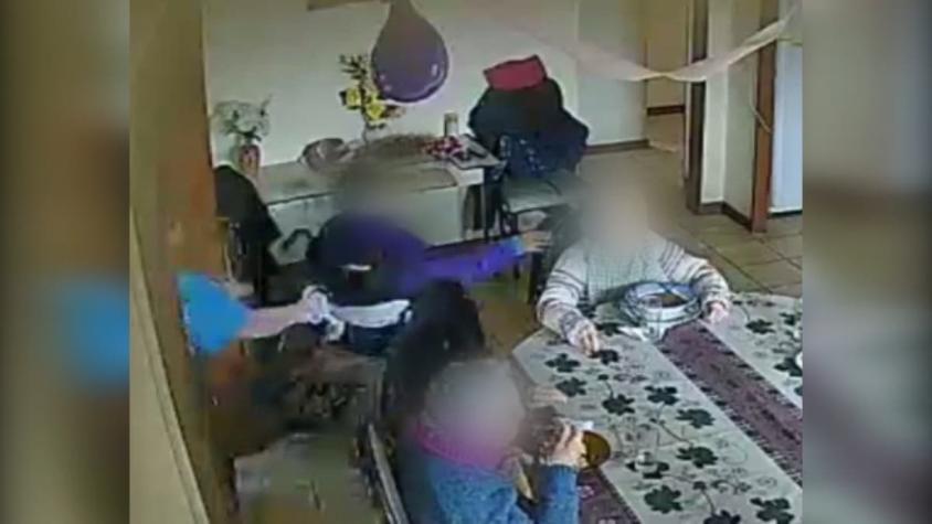 [VIDEO] Cruel trato contra abuelitos de un hogar queda en evidencia en cámaras de seguridad