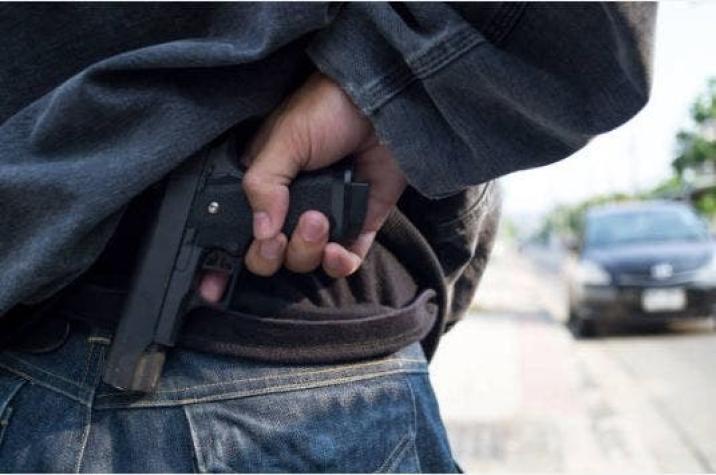 Las alarmantes cifras del porte de armas en Chile: Existe un arma por cada 24 personas