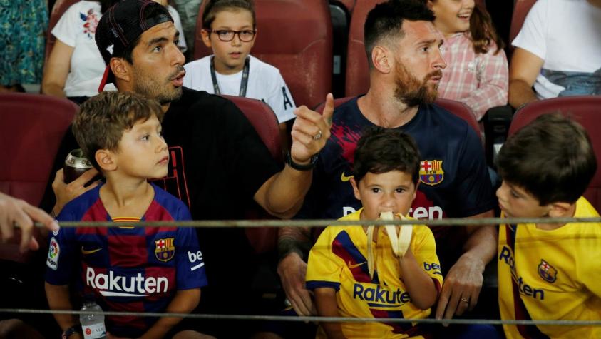 [VIDEO] La espontánea reacción del hijo de Messi al celebrar un "no gol" de Barcelona que es viral