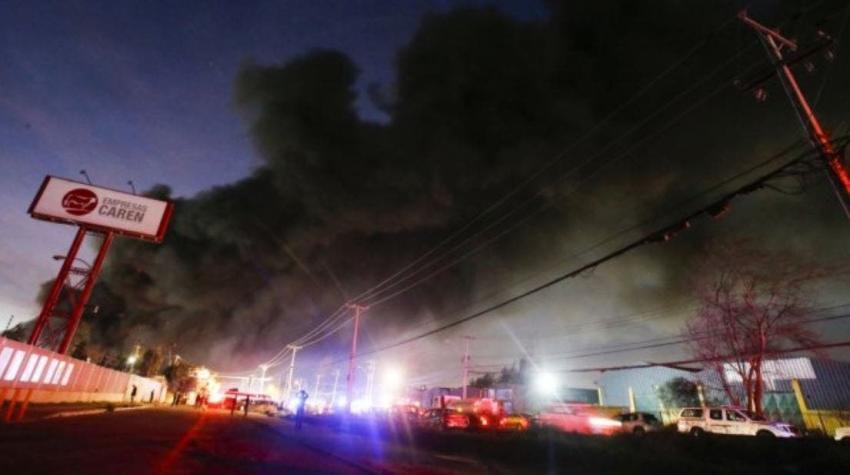 Autoridades niegan suspender clases tras incendio en bodegas de San Bernardo