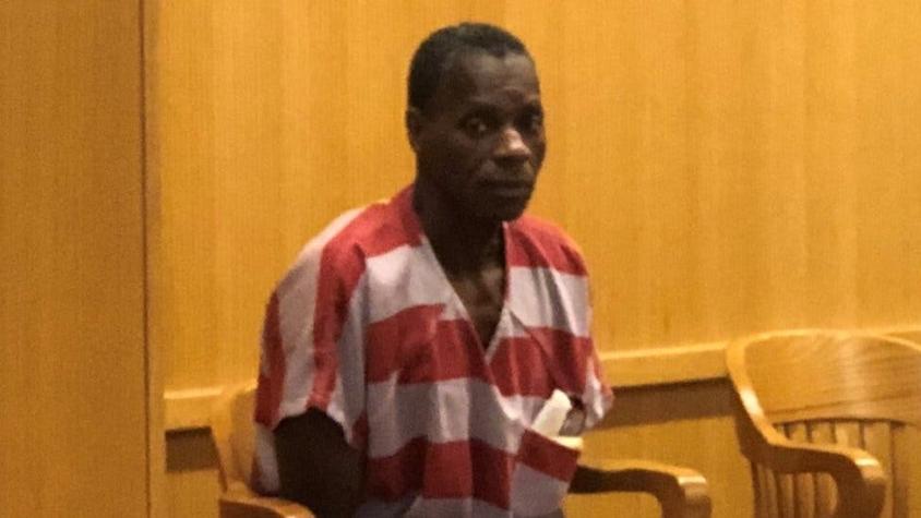 Hombre es liberado tras pasar 35 años en la cárcel por robar US$50 a una panadería
