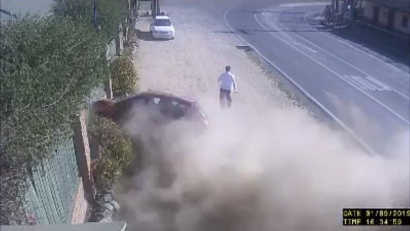 [VIDEO] Impresionante accidente en Olmué: peatón estuvo a punto de ser atropellado