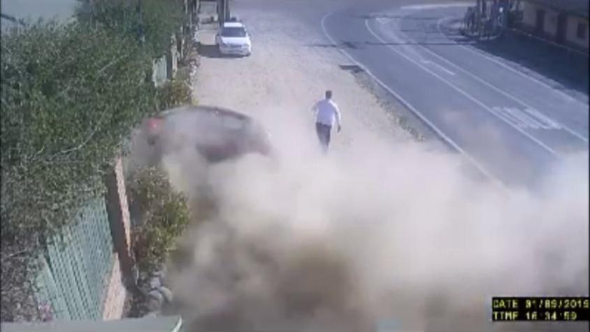 [VIDEO] Impactante escapada: Peatón estuvo apunto de ser atropellado en Olmué