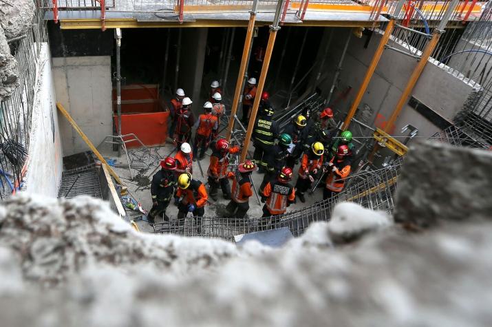 Trabajadores lograron ser rescatados tras derrumbe de losa en edificio en construcción