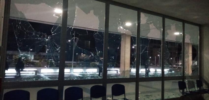 [VIDEO] Encapuchados protagonizan destrozos en Universidad de Concepción