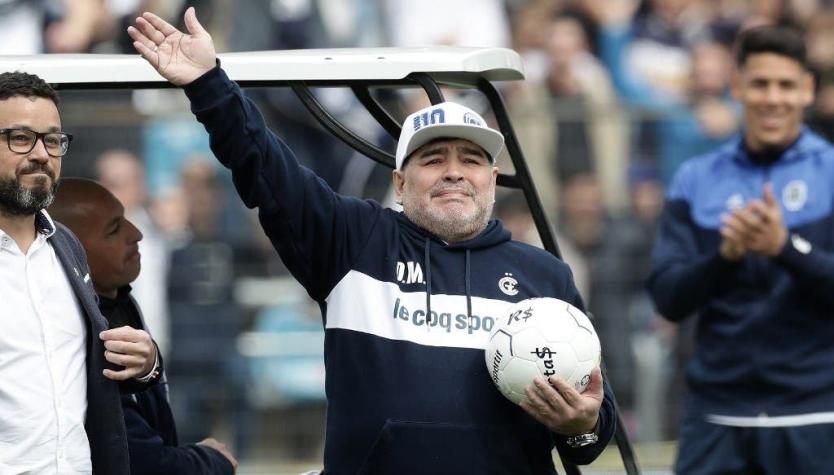 [VIDEO] Así fue la emocionante bienvenida de los hinchas de Gimnasia de La Plata a Diego Maradona