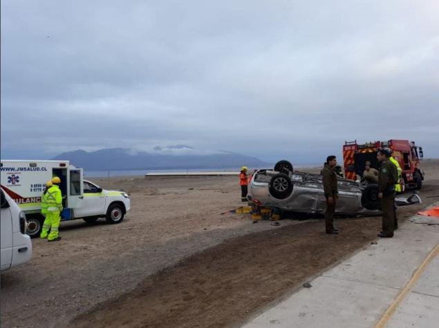 Volcamiento de vehículo en Antofagasta deja dos muertos y seis lesionados
