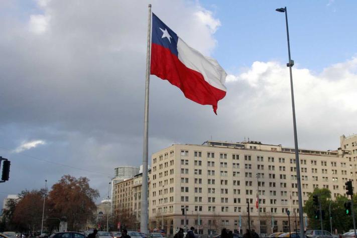 Fiestas Patrias 2019: ¿Cómo se iza la bandera chilena de manera correcta?