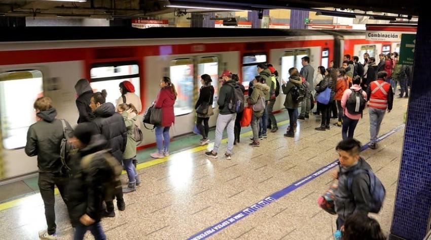 Metro advierte de demoras en carga de tarjetas Bip! debido a huelga de cajeros de boleterías