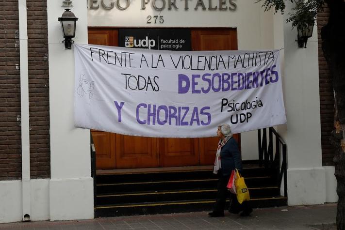 Alumnas de la UDP inician huelga de hambre en rechazo a protocolos de denuncia de acoso sexual