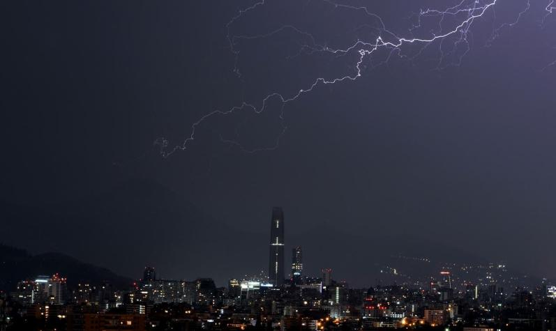 [VIDEO] Tormenta eléctrica y granizos marcan la madrugada de este miércoles en la RM