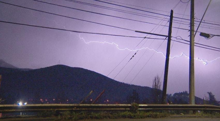 ¿Cómo fue la tormenta eléctrica que se registró en la Región Metropolitana?