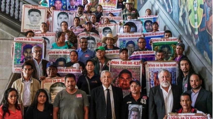 AMLO se reúne con los familiares de los 43 estudiantes de Ayotzinapa