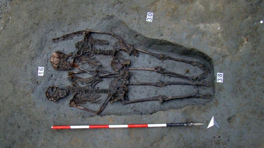 "Los Amantes de Módena": revelan misterio de esqueletos que fueron encontrados tomados de la mano