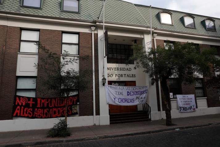 Estudiantes de la UDP bajan tomas contra negligencias en procesos de denuncias de acoso sexual