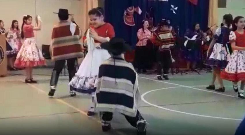 [VIDEO] El tierno registro que muestra a Génesis, la niña no vidente que baila cueca en Punta Arenas