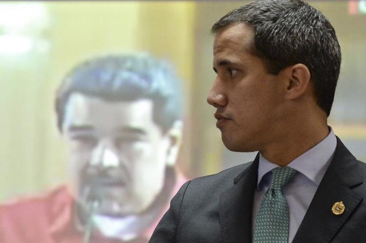 Maduro firma pacto con opositores que abre nueva fisura a Guaidó