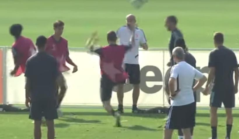 [VIDEO] Higuaín se enfureció en el "tontito" de la Juventus y golpeó a un asistente técnico