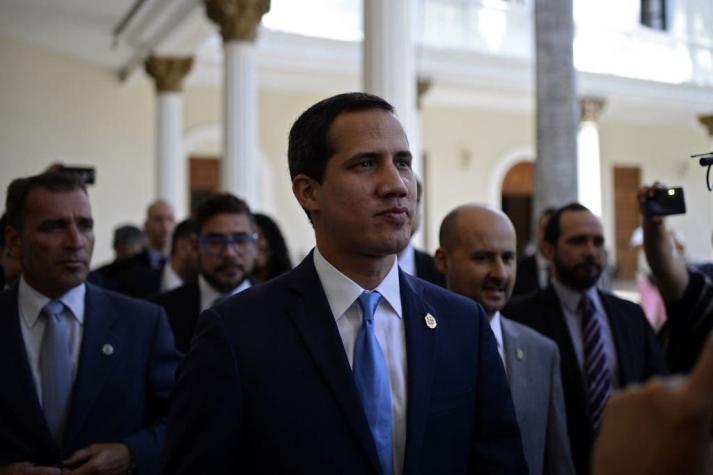 Parlamento venezolano ratifica a Guaidó como presidente encargado hasta que "cese usurpación"
