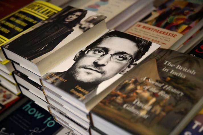 Estados Unidos demanda a Edward Snowden por su nuevo libro