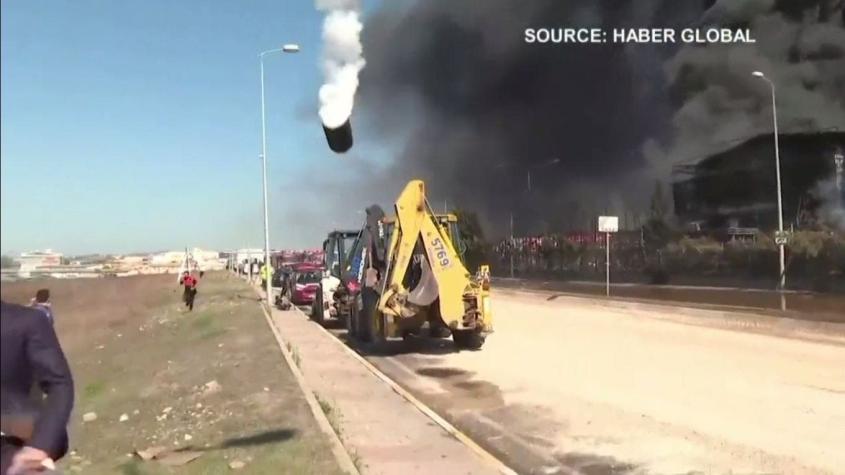[VIDEO] Registran impresionante explosión en una planta química en Turquía