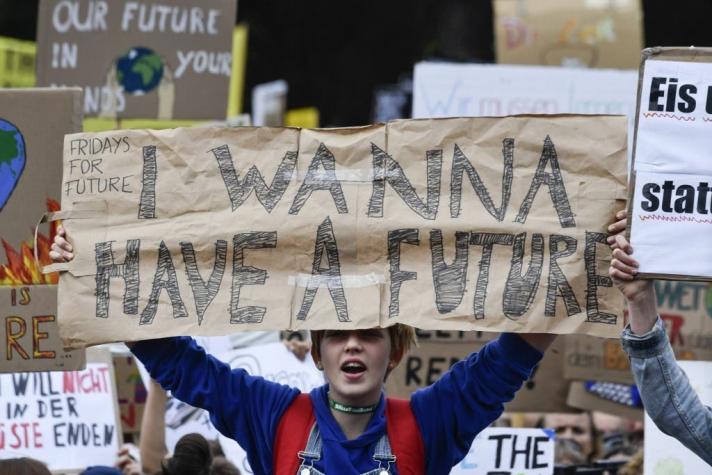 "No hay planeta B, ¡despierten!": Jóvenes alrededor del mundo protestan por la crisis climática