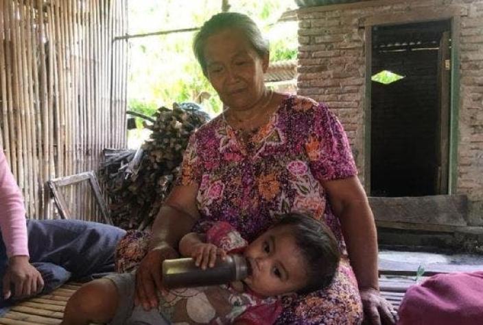 [VIDEO] Indonesia: familia alimenta con cinco tazas diarias de café a un bebé de 14 meses