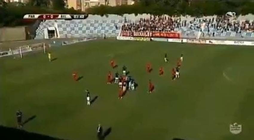 [VIDEO] El momento en que el terremoto en Albania interrumpe un partido de fútbol