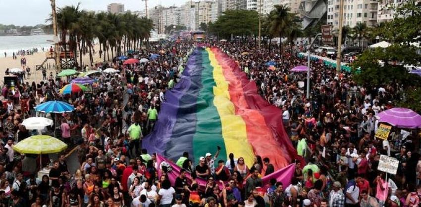 Río de Janeiro convierte el desfile del Orgullo Gay en una protesta contra Bolsonaro