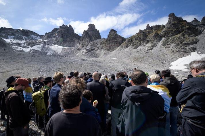 "Funeral" en Suiza por la desaparición de un glaciar, víctima del cambio climático