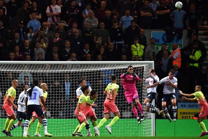 Claudio Bravo muestra calidad en su retorno a la titularidad: Manchester City goleó al Preston